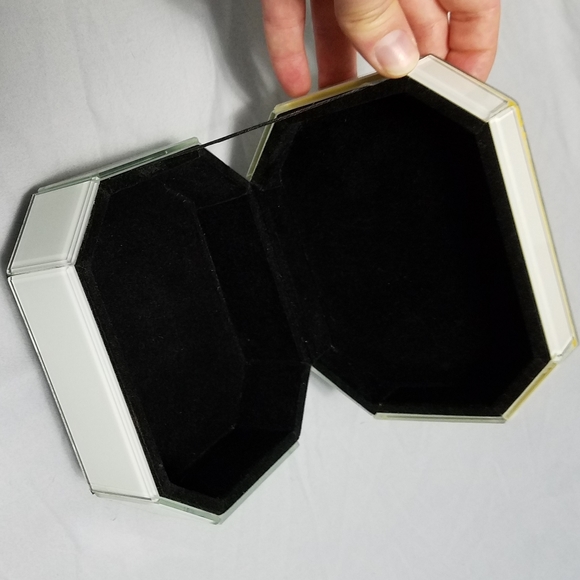 Beautiful CynthiaRowley gold dot glass jewelry box - Picture 9 of 12